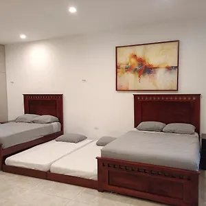 Casa Hector, Con Jacuzzi, Cerca Del Foro Gnp. Сasa de vacaciones
